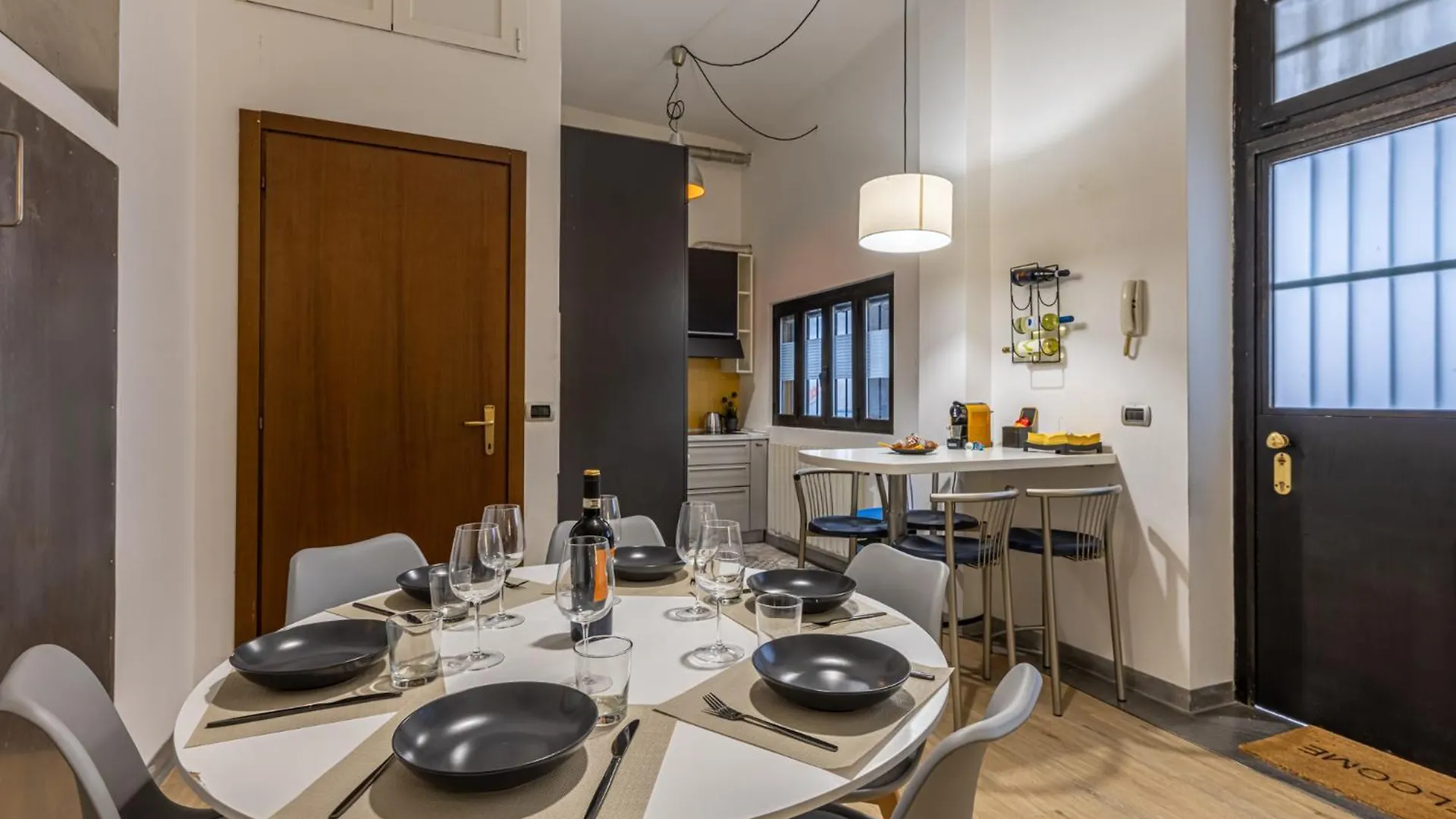 Апартаменты Industrial Loft Near The Centre Of Милан 0*,