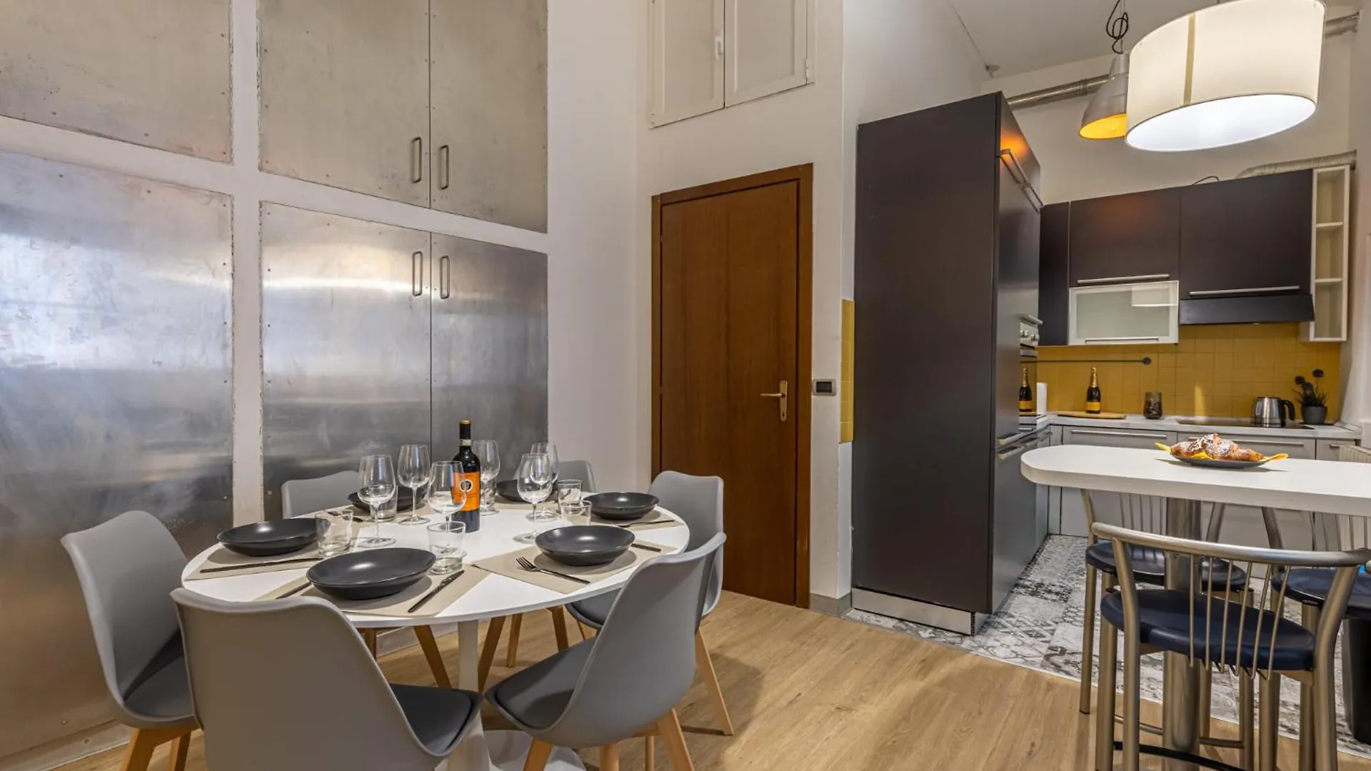 Апартаменты Industrial Loft Near The Centre Of Милан Италия